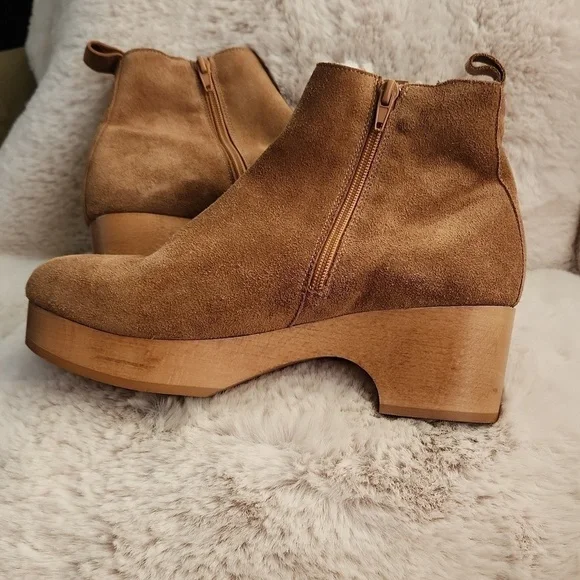 NWOB Andre' Asssous Tan Suede Clog Boots-Size 10 - Picture 4 of 7